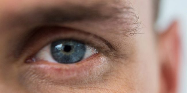 What does an eyelid specialist do