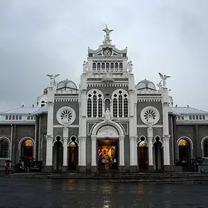 Doctor de párpados en Cartago